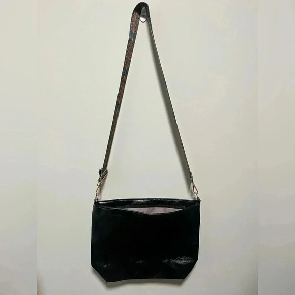 Black crossbody purse…New without tags - Picture 2 of 4